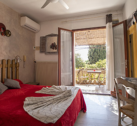 Air-conditioned double room on terrace